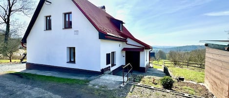 Discover the serene beauty of the Czech Republic from 'Holiday Home Celine' in Markoušovice. Nestled atop an idyllic hill with panoramic views, this charming holiday house is the perfect blend of comfort and nature. Relax in the tranquil surroundings, exp