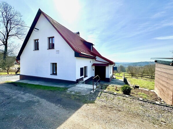 Discover the serene beauty of the Czech Republic from 'Holiday Home Celine' in Markoušovice. Nestled atop an idyllic hill with panoramic views, this charming holiday house is the perfect blend of comfort and nature. Relax in the tranquil surroundings, exp