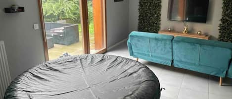 jacuzzi dans le salon 