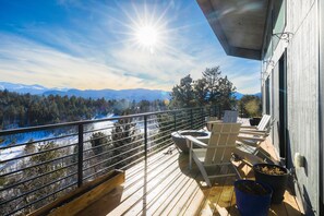 [Front Deck] Watch the Sunrise & Sunset. Enjoy the gas fire pit.