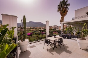 Balcony / Terrace / Patio