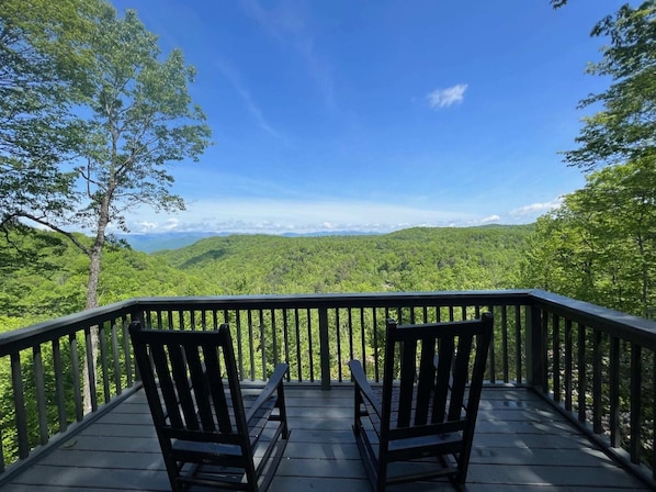 Who's ready to be "wowed" by the magical combination of incredible mountain views and the perfect luxury home in Connestee Falls? This one-of-a-kind getaway experience is calling your name. Let’s get planning!