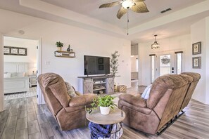 Living Room | Smart TV | Free WiFi