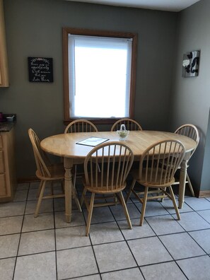Dining area for 6