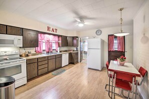 Kitchen | Cooking Basics | Dining Area