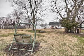 Yard Area | Screened-In Porch | Pet Friendly w/ Fee