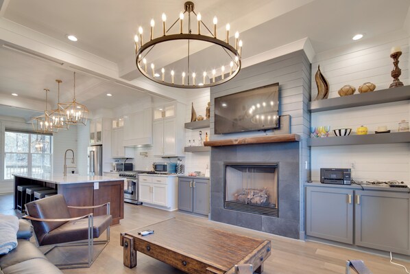 Waynesville Vacation Rental | 3BR | 3BA | Stairs Required | 2,800 Sq Ft