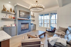 Living Area | Free WiFi