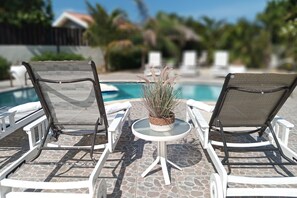 8 lounge chairs around the pool
