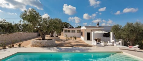 Delightful Noci VIlla | 2 Bedrooms | Villa Irma | Beautiful Pool Area | Short Drive to Centre | Puglia