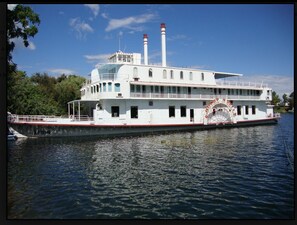 Boat Ride on the Zambezi River!!