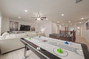 Super Cozy 2nd Living Room Space (Upstairs - 2nd Floor)