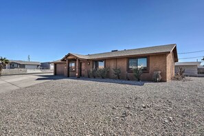 Home Exterior | 2 Mi to Lake Havasu