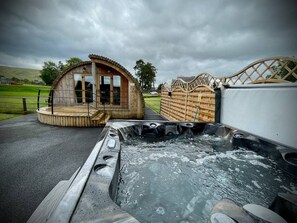 Bañera de hidromasaje al aire libre