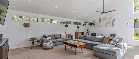 Large spacious family room with seating for all. A sun filled room with open access to the patio to let the ocean breeze in while you have your morning coffee. Separate bar and game table with large smart TV.