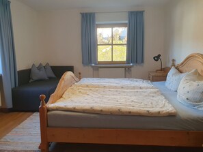 Ferienwohnung Nr. 6 für 1-5 Personen, ca 70 m², 1 Schlafzimmer, Wohnschlafraum, Balkon-Schlafzimmer