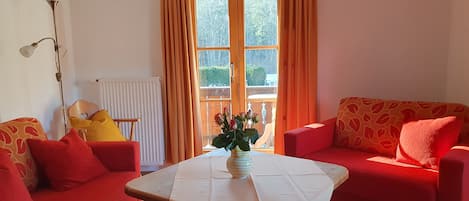 Ferienwohnung Nr. 6 für 1-5 Personen, ca 70 m², 1 Schlafzimmer, Wohnschlafraum, Balkon-Wohnraum