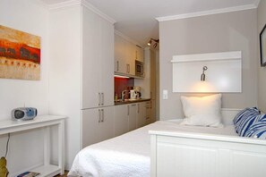 Metropol, Whg. 1, Landseite