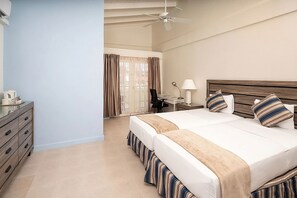 Unit with 2 single beds. Exact unit will be assigned upon arrival. Views, colors and decor may vary.