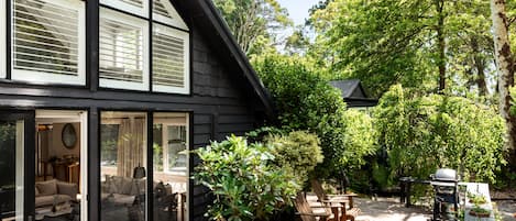 Gable House entertaining deck.
adjoining Main living area.