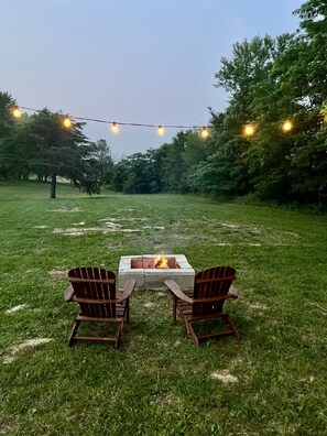 Enjoy evenings around the firepit. Secluded, peaceful and beautiful sunsets.