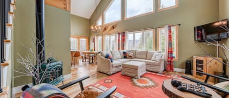 Cozy living room with views of the mountain.  Gas log propane stove makes it perfect for cuddling on the couch. 
