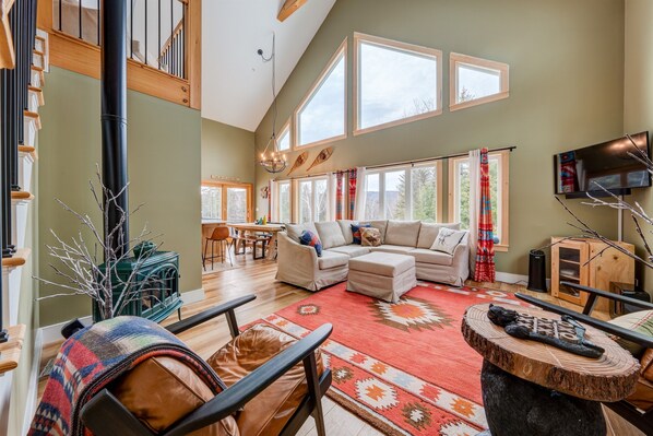 Cozy living room with views of the mountain.  Gas log propane stove makes it perfect for cuddling on the couch. 