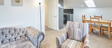 Apartment 4, Jackson Court, Marske-by-the-Sea - Host & Stay