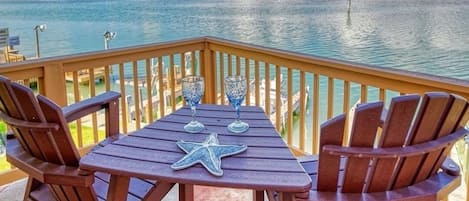 Blue Heron Bay absolute Waterfront with fireworks, fishing, swimming pool and more