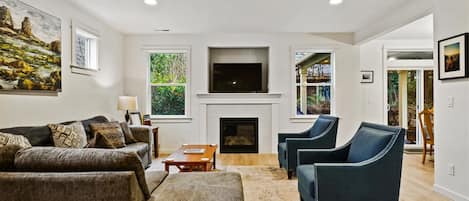 Living Room at Kenai Retreat