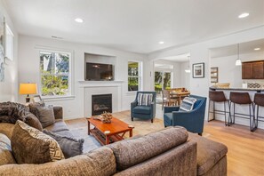 Living Room at Kenai Retreat