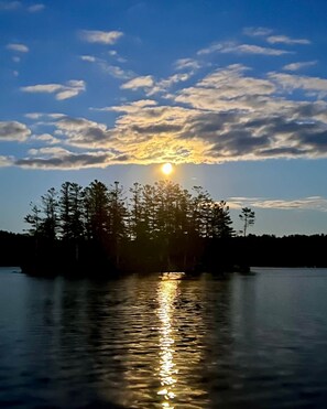 Full moon on the lake