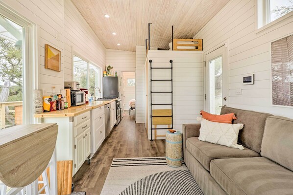 Spicewood Vacation Rental | 2BR | 2BA | 3 Steps Required | 700 Sq Ft