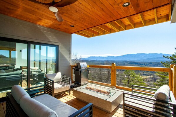 Soak in the beauty of nature with panoramic mountain views from the comfort of your covered deck. The cozy seating and fire pit make it ideal for year-round enjoyment.
