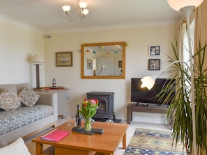 Living room | Llamedos, Bideford