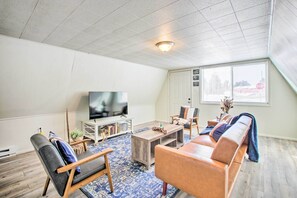 Living Room | Smart TV | Sleeper Sofa
