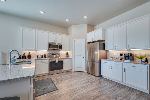 Wolfforth Vacation Rental | 3BR | 2BA | 2,050 Sq Ft | 1 Minor Steps to Enter