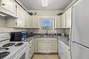  Cook up a storm in this kitchen- fully equipped with every tool you could possibly need to whip up a delicious meal! From chopping boards to mixers, this kitchen has got you covered. G