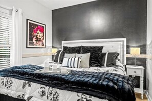 End your day in this glamorous King Size bed complete with luxury bedding