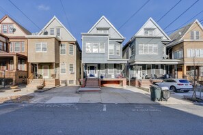Parking | Driveway (1 Vehicle) | Free Street Parking