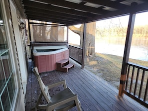 Outdoor spa tub