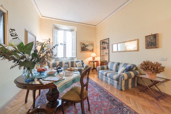 Tabelle, Bilderrahmen, Möbel, Eigentum, Pflanze, Fenster, Azurblau, Couch, Holz, Interior Design
