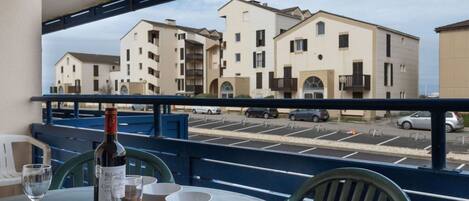 Sky, Table, Tableware, Furniture, Building, Property, Cloud, Window, Chair, Drinkware