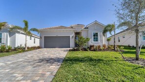 Lovely Heritage Landing property