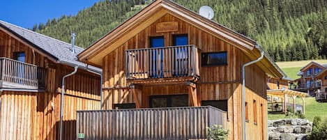 Planta, Cielo, Edificio, Ventana, Madera, Casa, Montaña, El Terreno Del Lote, Árbol, Cabaña