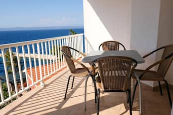 One bedroom apartment with terrace and sea view Prigradica, Korčula (A-20608-c)