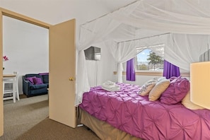 Queen bed in bedroom