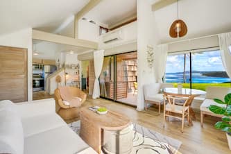 Newly Renovated, Modern Beach 70’s Surfer Vibes