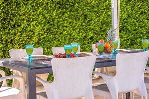 Outdoor dining