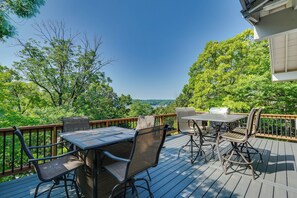 Deck | Lake View | Outdoor Dining Area | Gas Grill